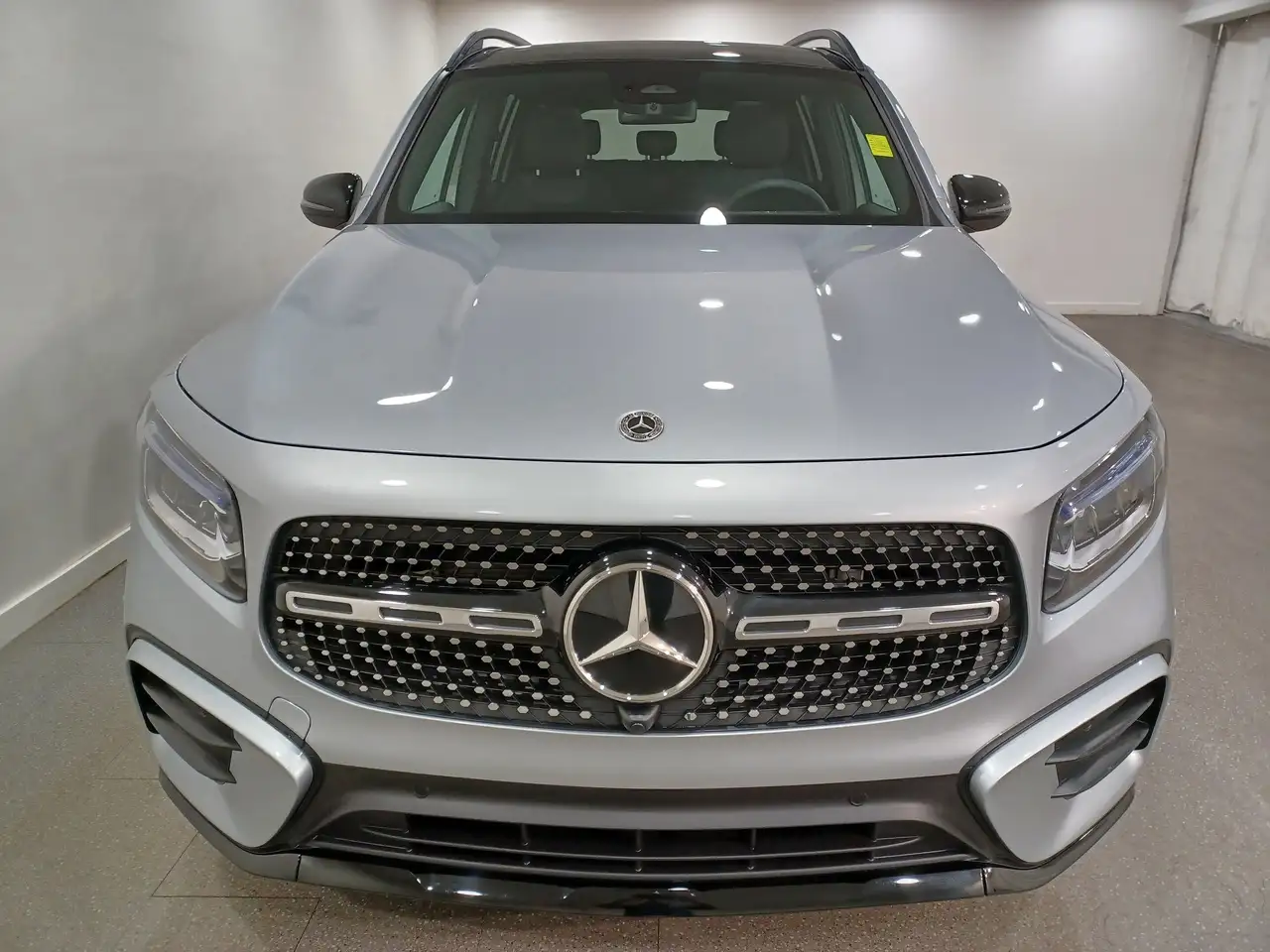 Mercedes-Benz GLB снимка Mercedes-Benz GLB