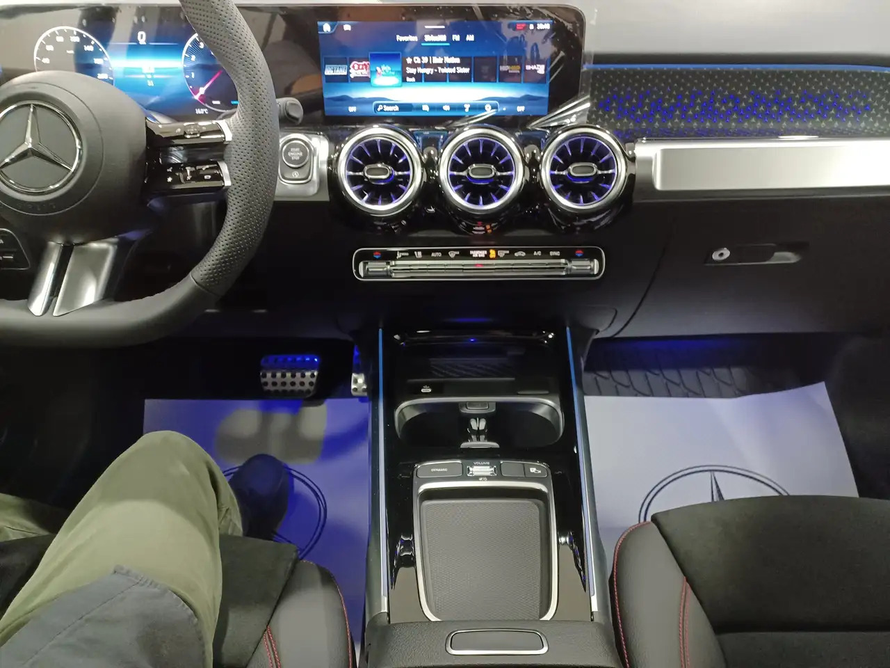 Mercedes-Benz GLB снимка Mercedes-Benz GLB