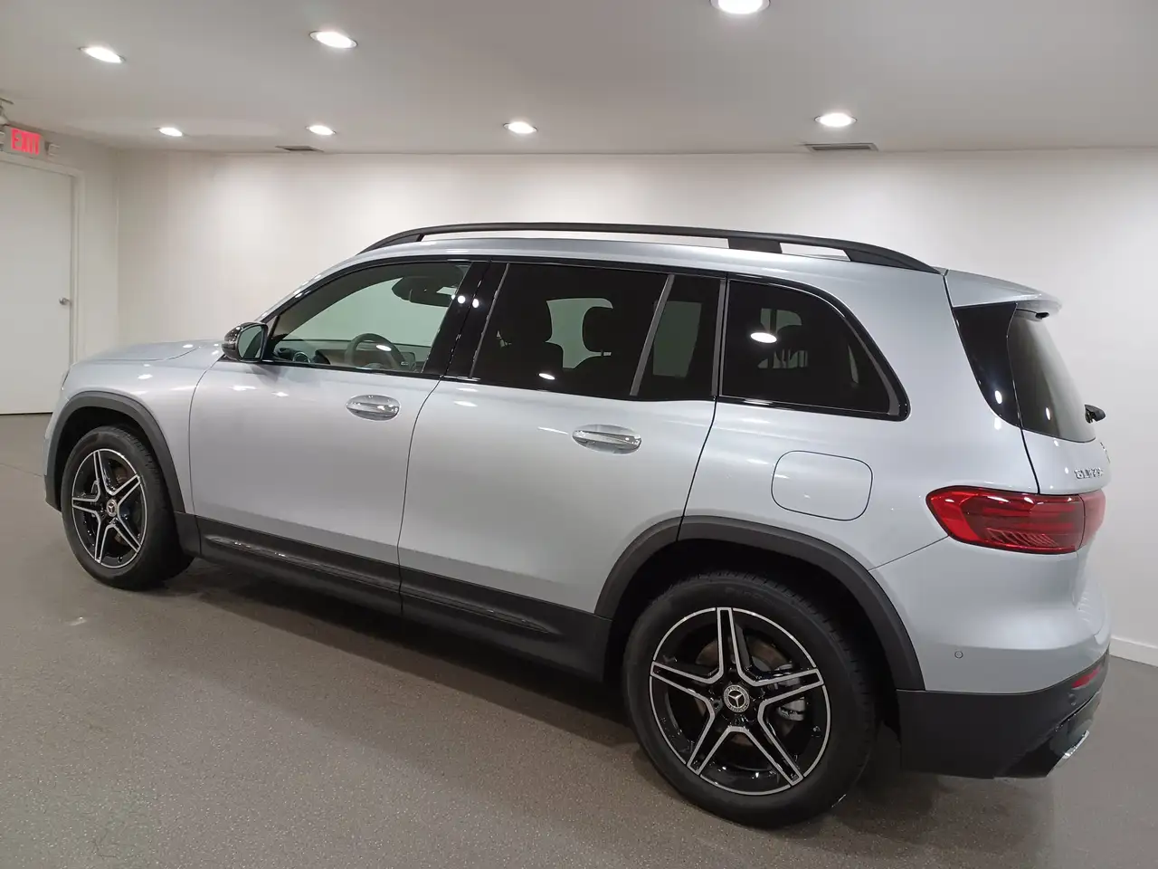 Mercedes-Benz GLB снимка Mercedes-Benz GLB