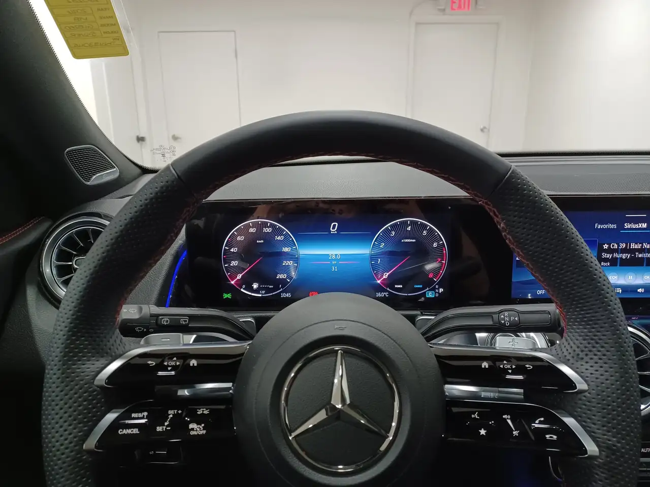 Mercedes-Benz GLB снимка Mercedes-Benz GLB