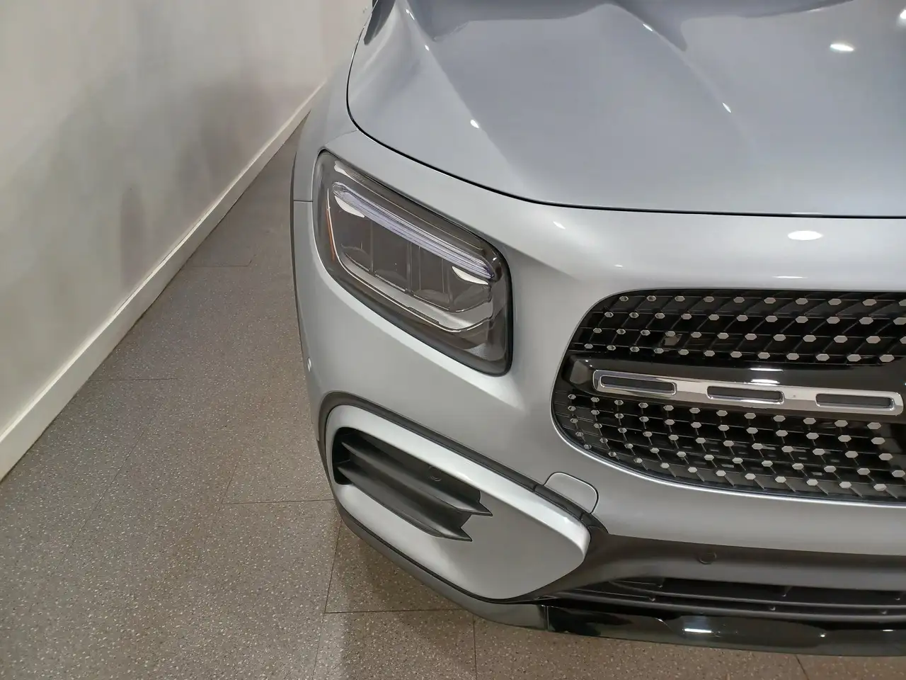 Mercedes-Benz GLB снимка Mercedes-Benz GLB