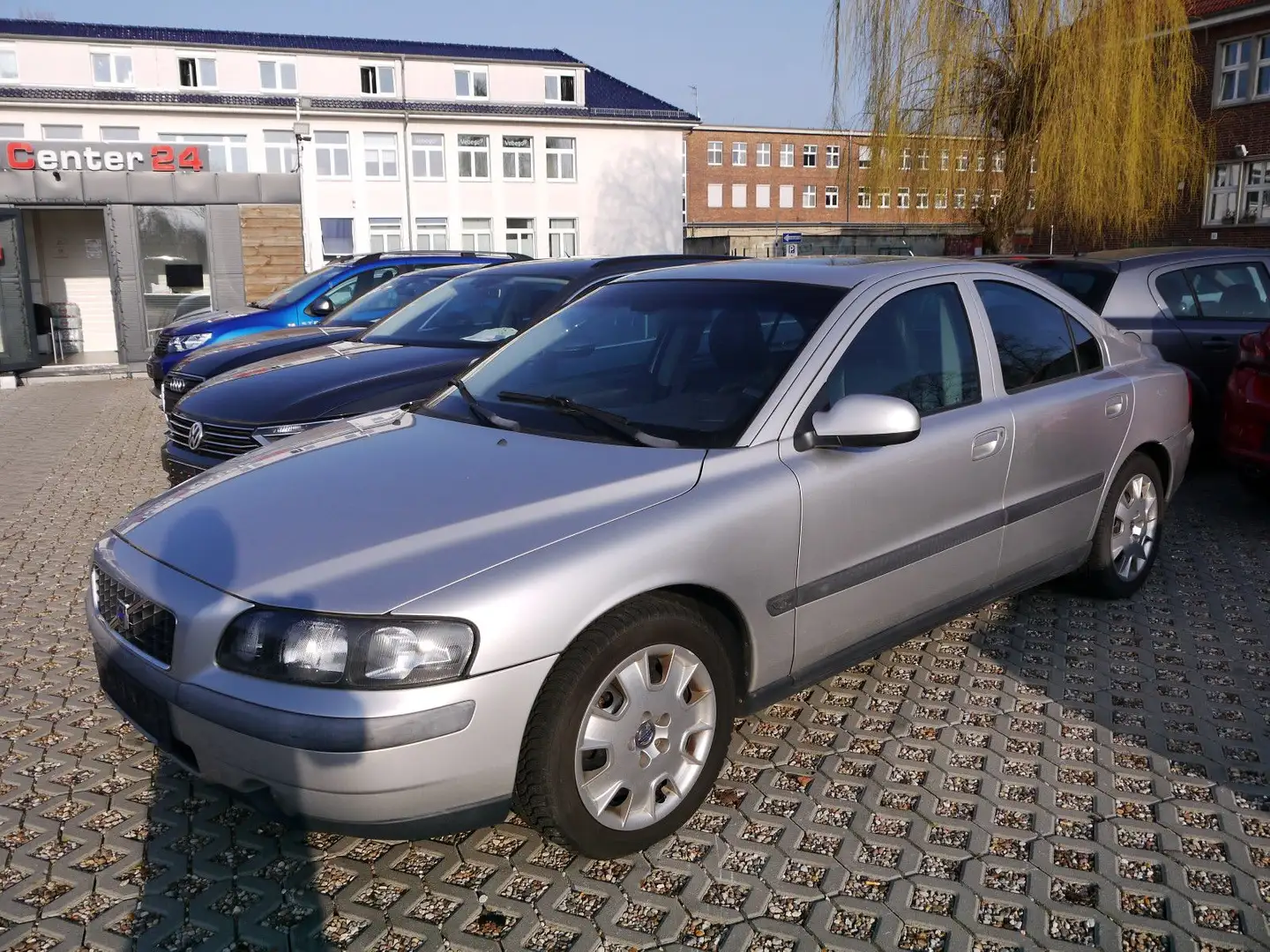 Volvo S60 Lim. 2.4 Gümüş rengi - 1