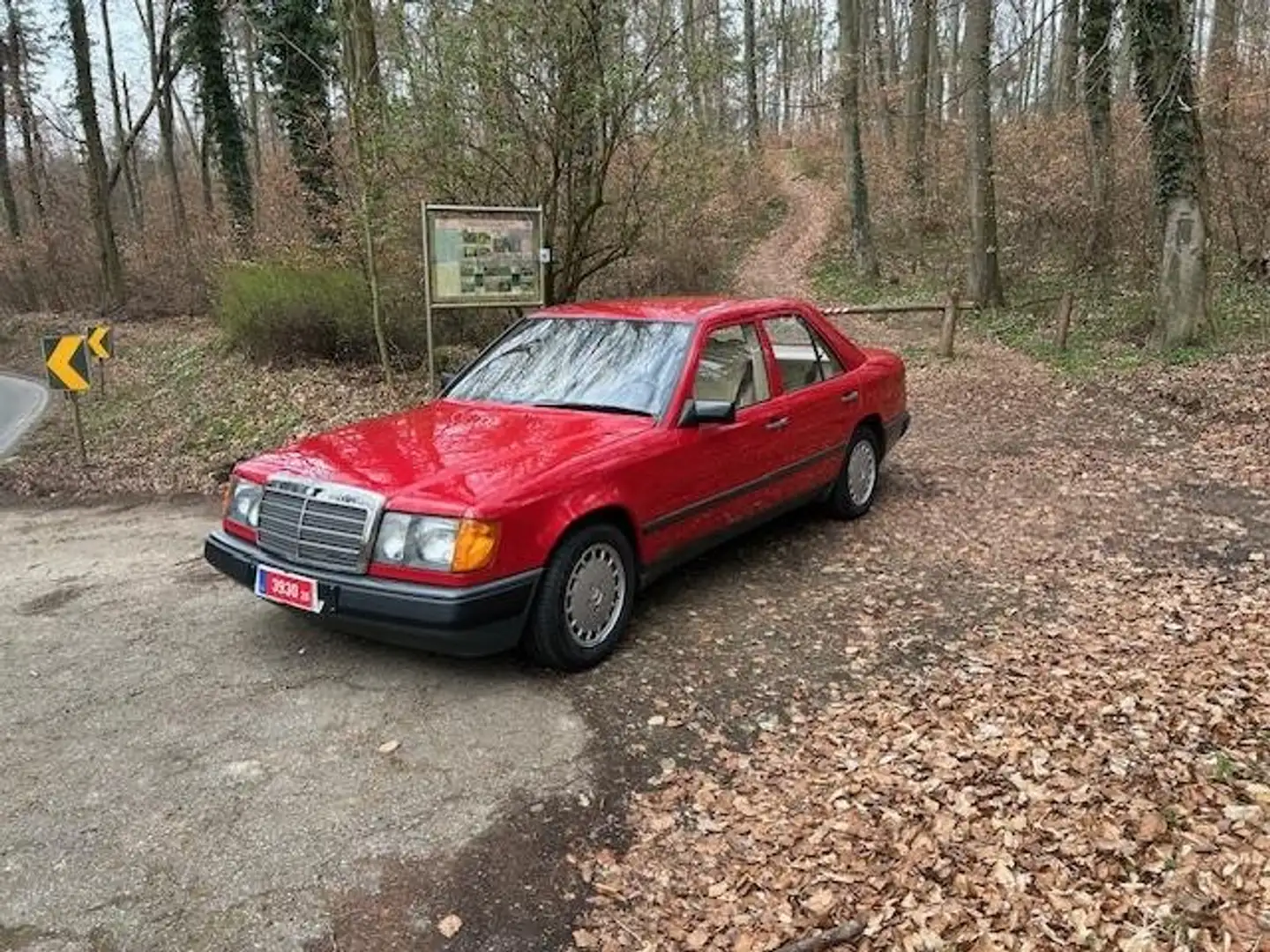 Mercedes-Benz 200 200 Rouge - 1