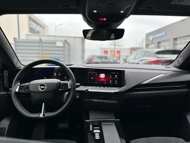 Opel Astra view 2