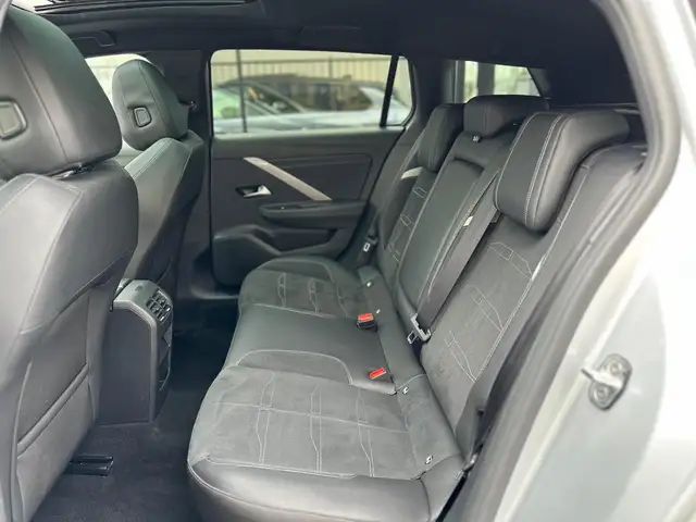 Opel Astra view 4