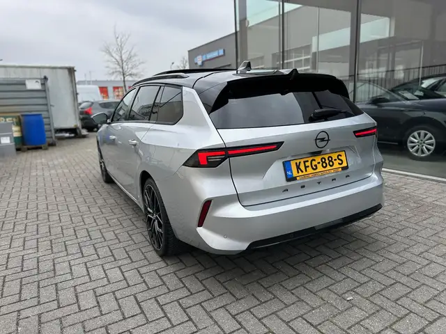 Opel Astra view 9