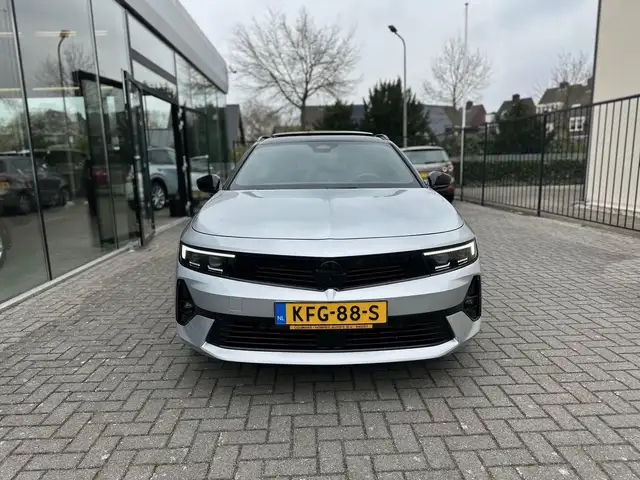 Opel Astra view 5