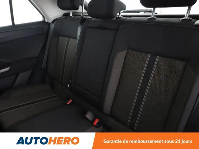 Volkswagen T-Roc view 14