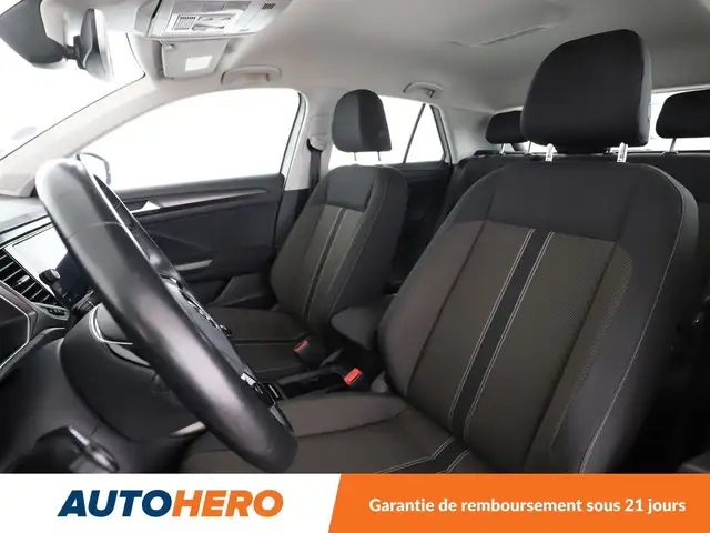 Volkswagen T-Roc view 10