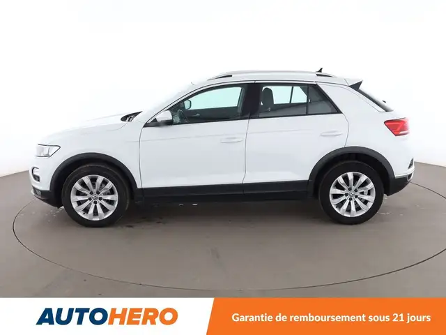 Volkswagen T-Roc view 3