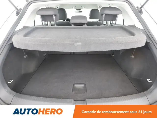 Volkswagen T-Roc view 17