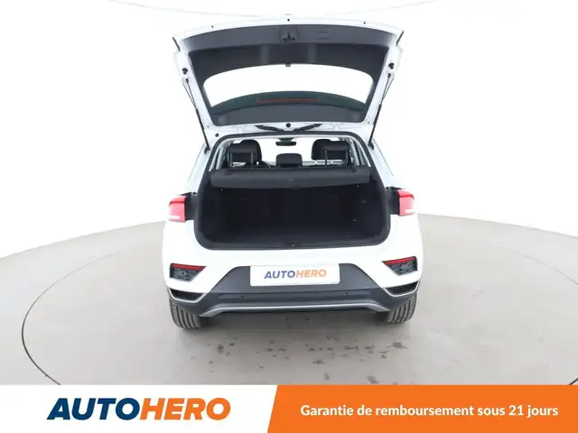 Volkswagen T-Roc view 16