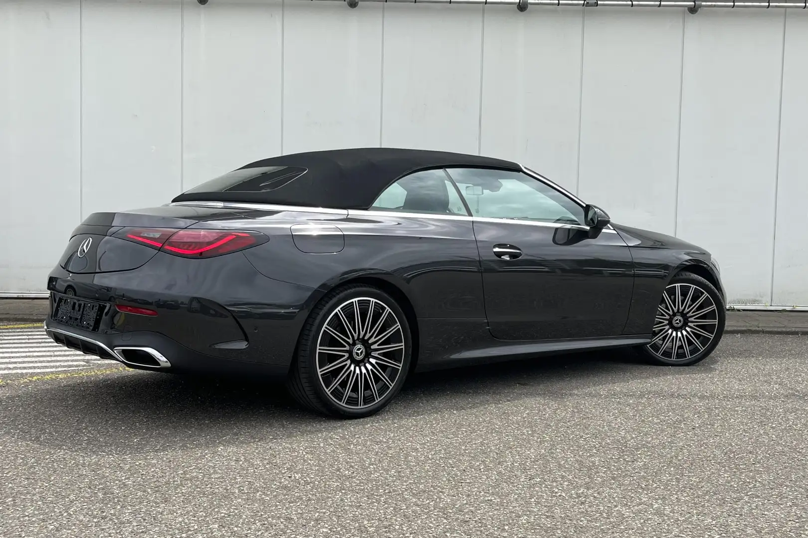 Mercedes-Benz CLE 180 CLE Cabriolet Automaat AMG Line | Premium Plus Pak Grijs - 2