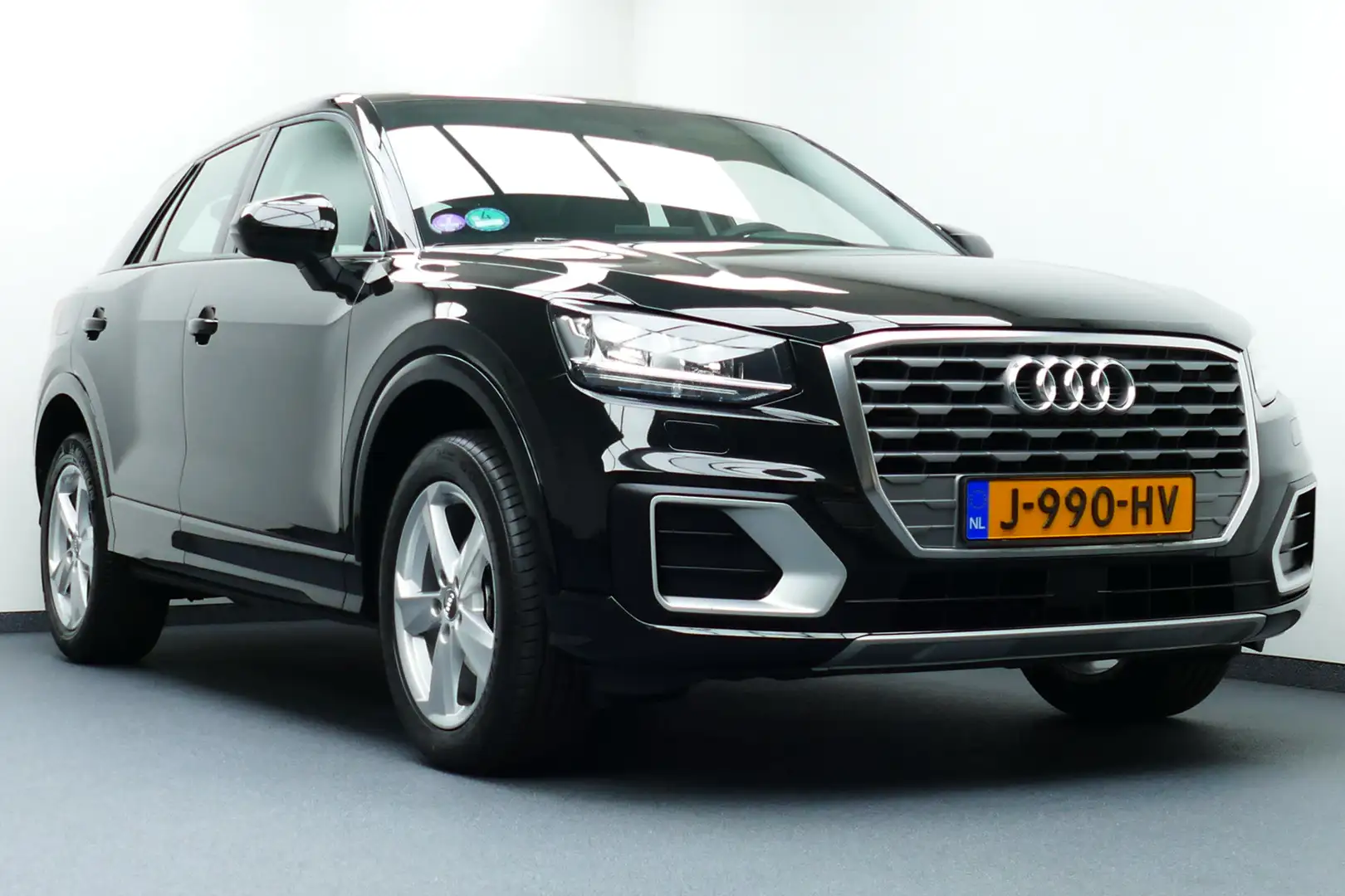 Audi Q2 35 150pk TFSI CoD Sport Edition. Carplay/Android N Zwart - 2