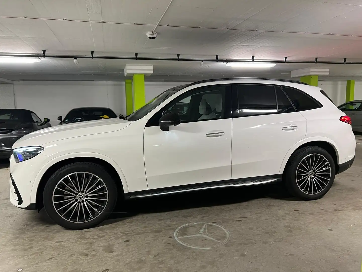 Mercedes-Benz GLC 220 Voll/AMG/HUD/Burm./Panorama/360/Alarm/20“/Memory Weiß - 1