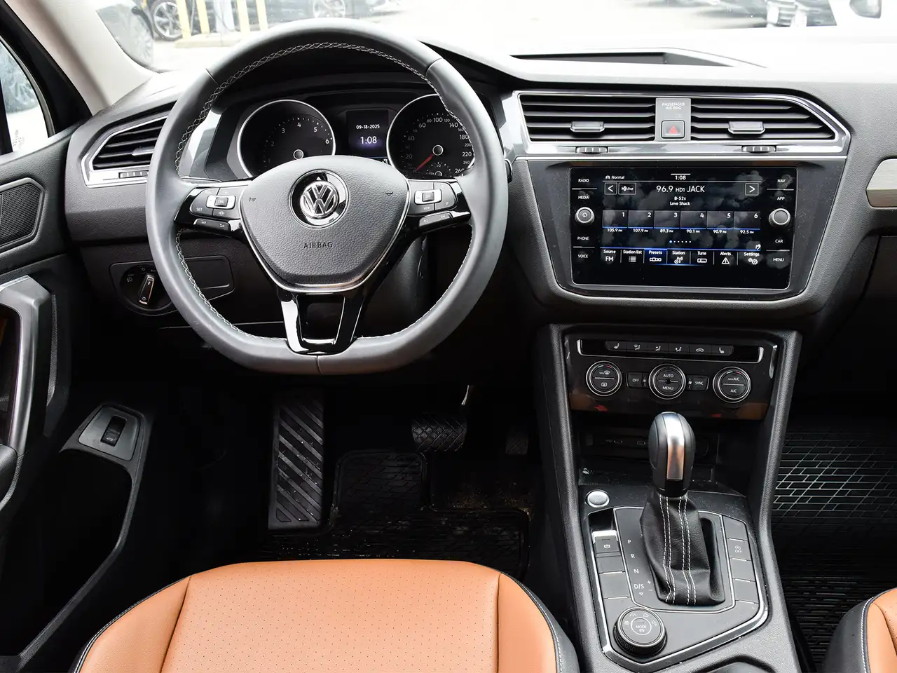 Volkswagen Tiguan снимка Volkswagen Tiguan