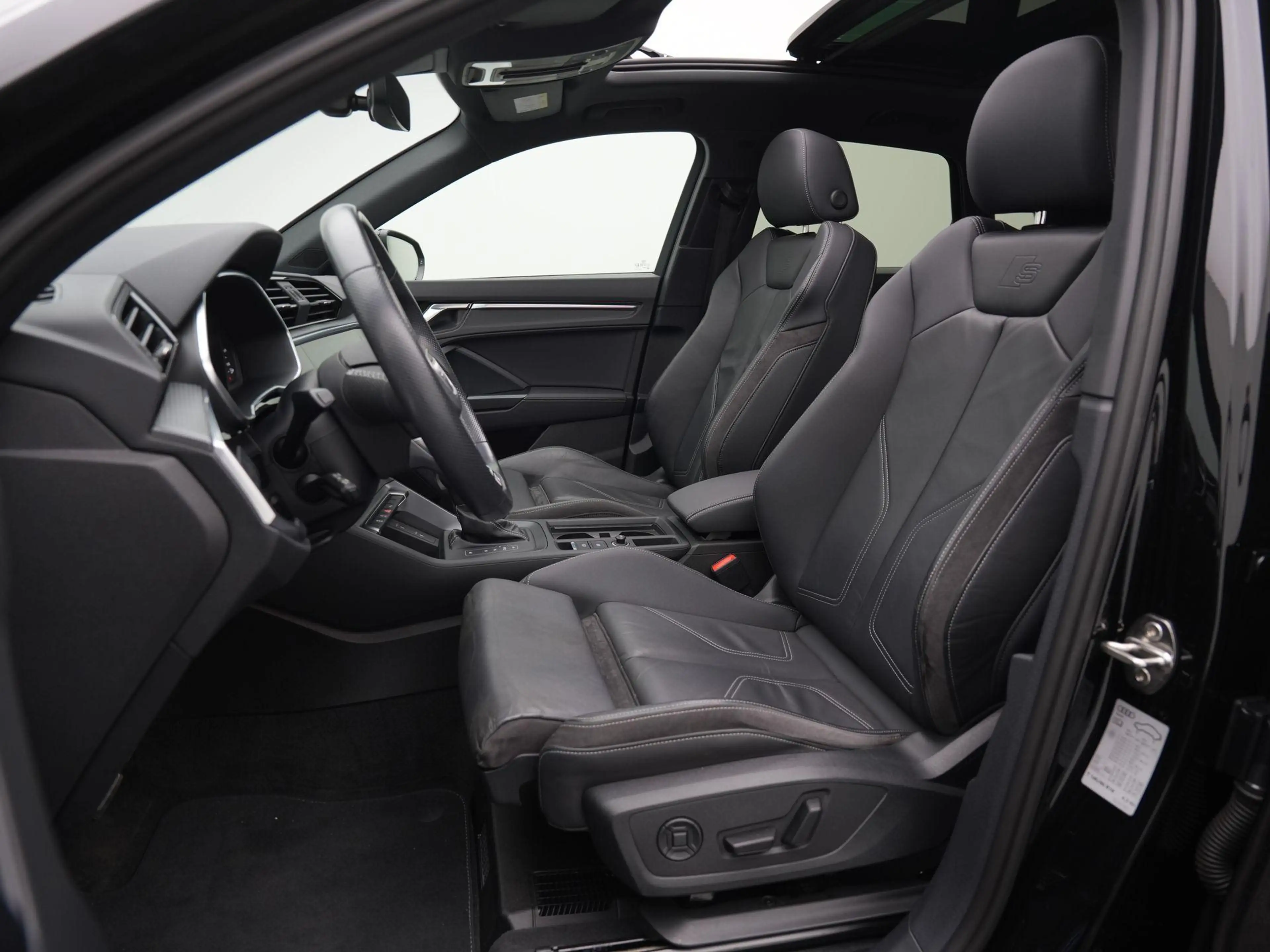 Audi Q3 35 TFSI 150pk S edition | Elektrisch glazen panora — photo 8