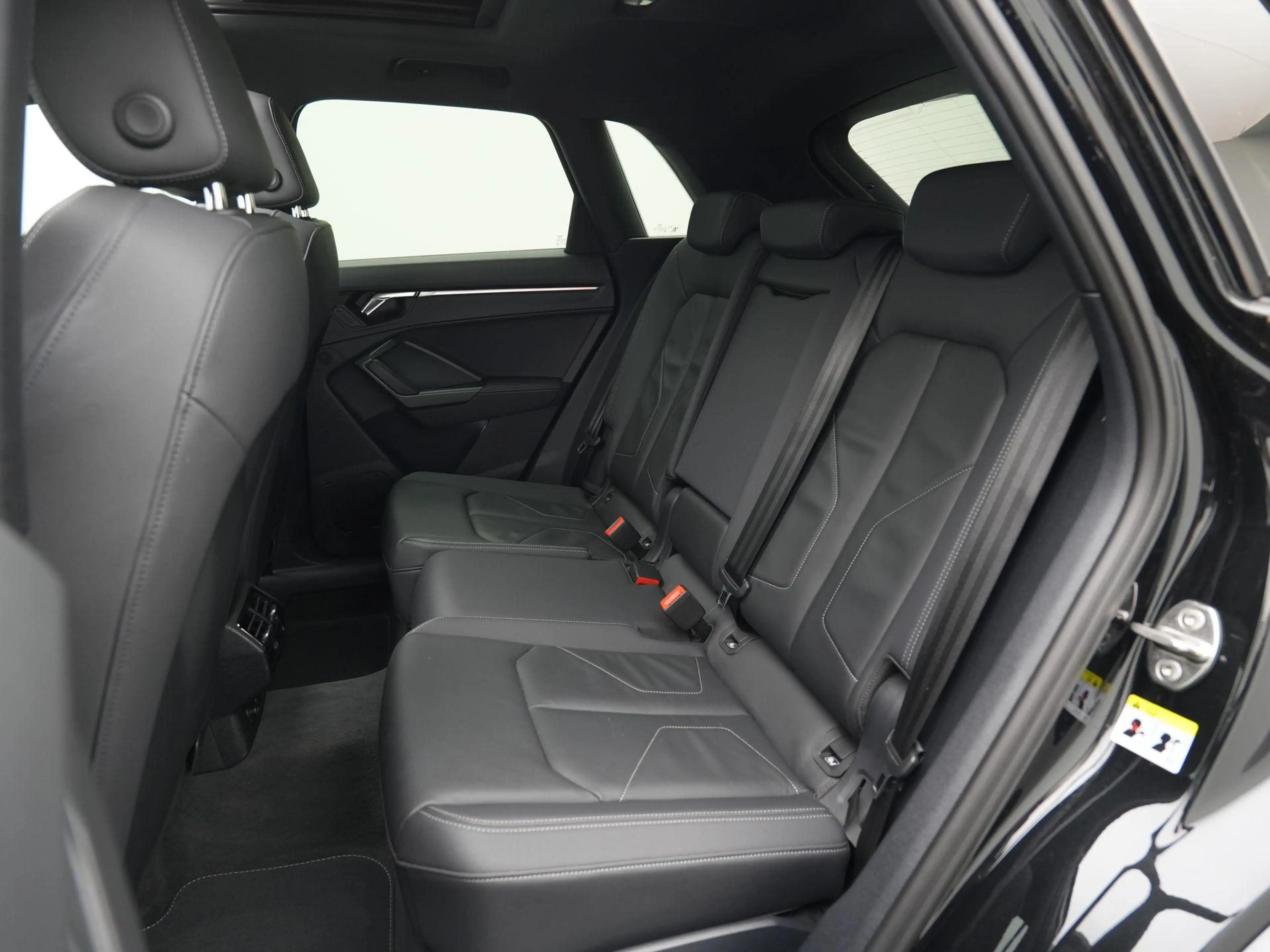Audi Q3 35 TFSI 150pk S edition | Elektrisch glazen panora — photo 9