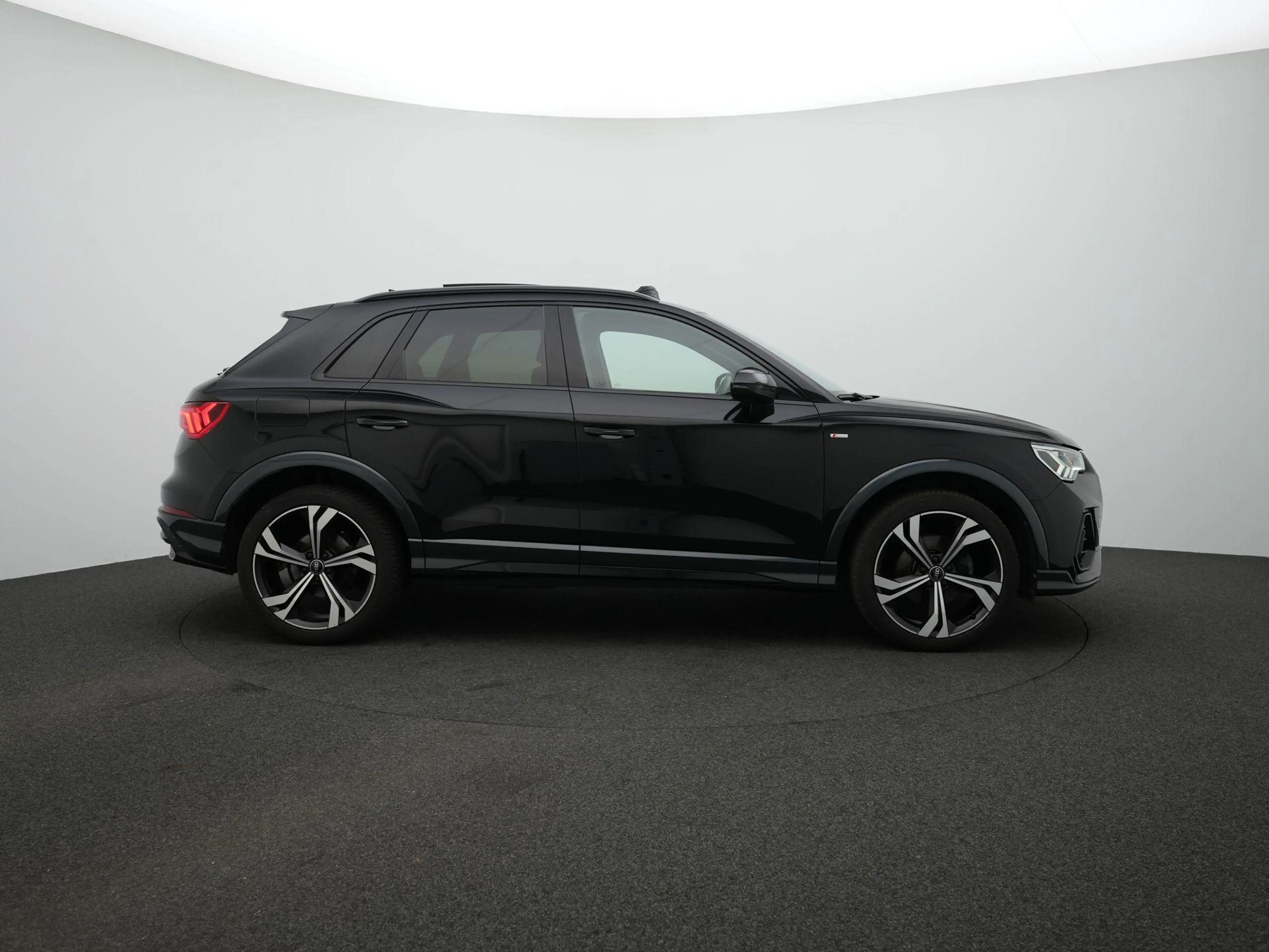 Audi Q3 35 TFSI 150pk S edition | Elektrisch glazen panora — photo 4