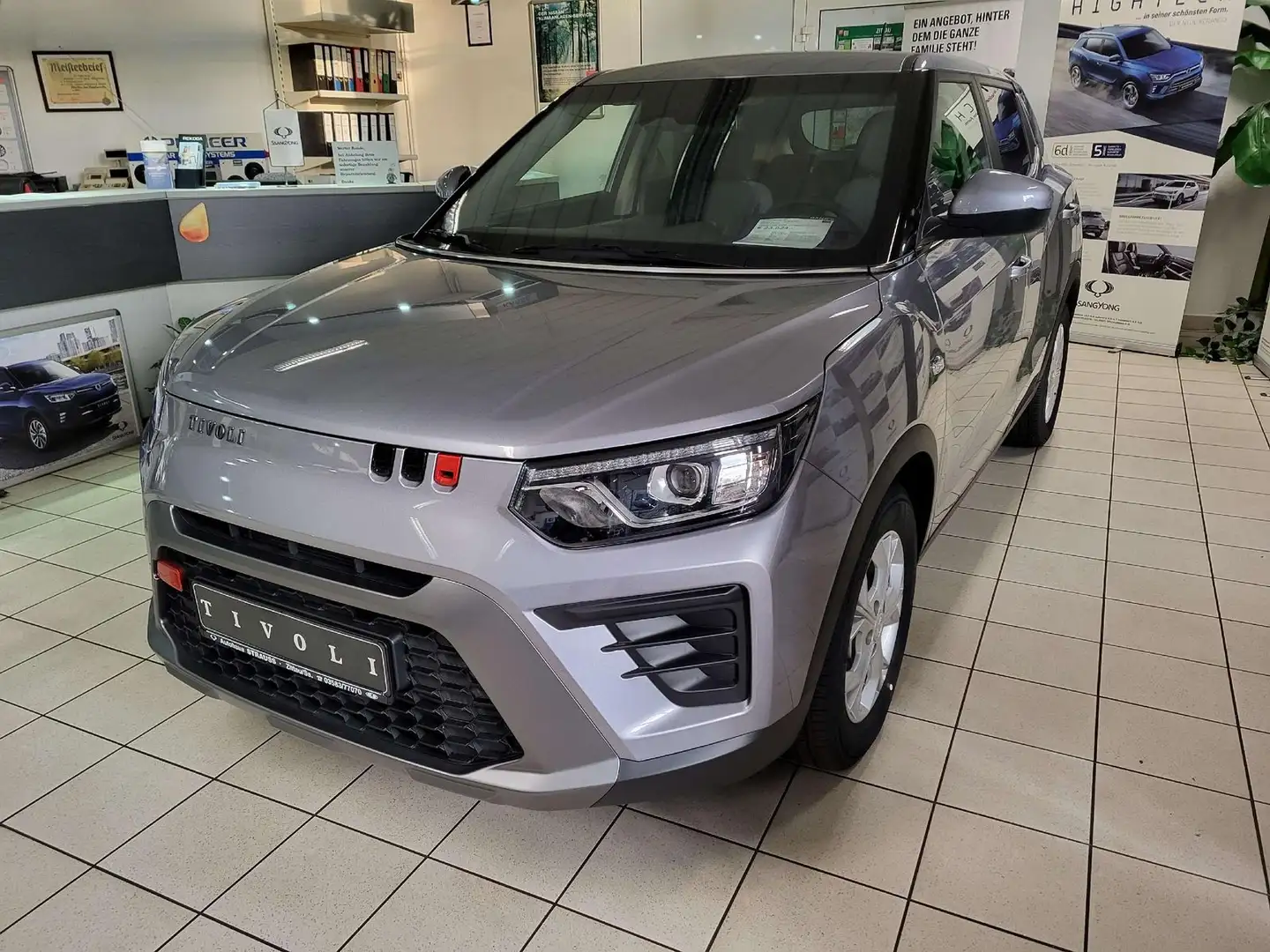 SsangYong Tivoli 1.5 T-GDi 2WD Aut. Amber Grau - 2