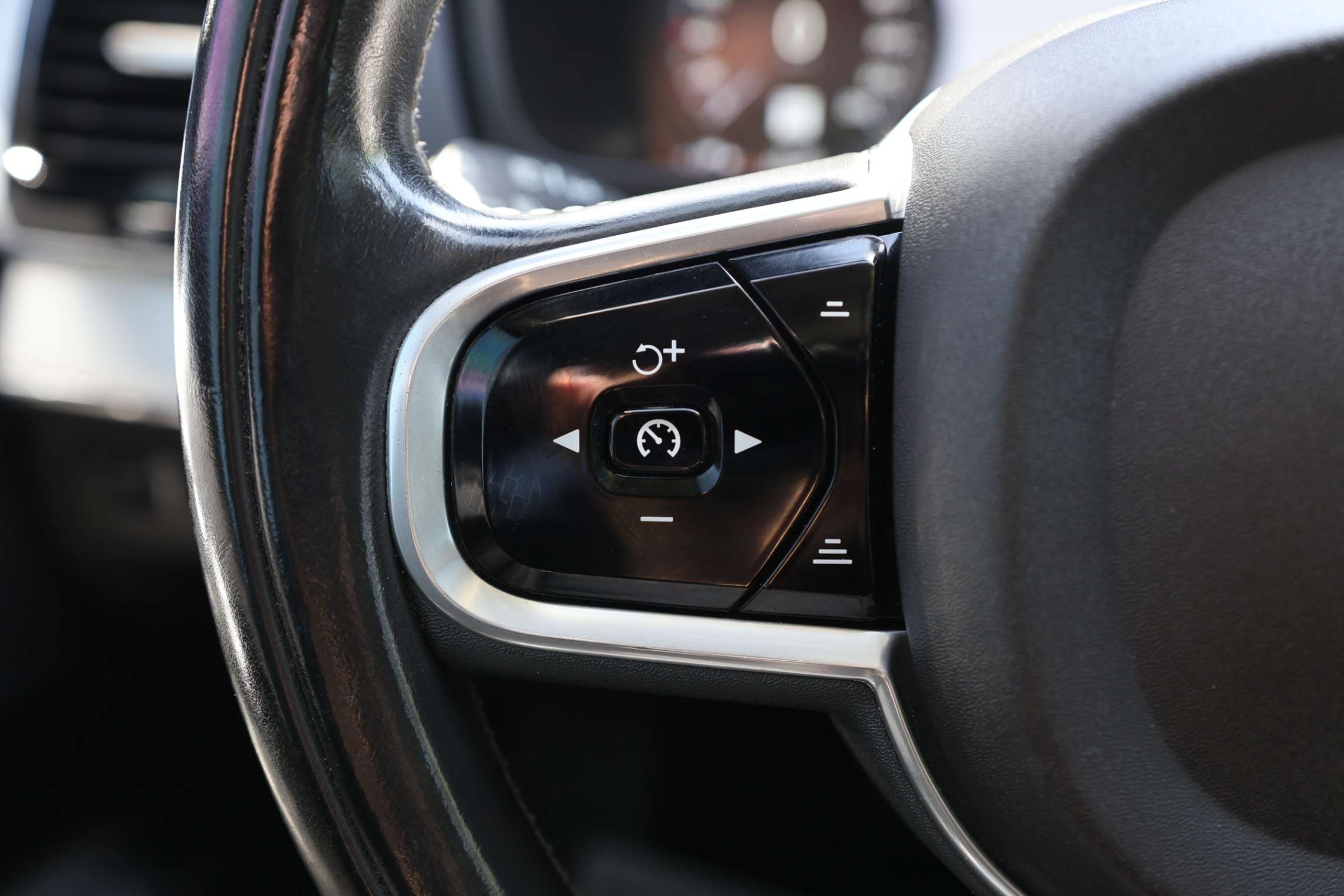 2018 Volvo XC90 T6-AWD-MOMENTUM/NAV/360 CAM/PANO ROOF/ADAPT CRUISE thumb 34