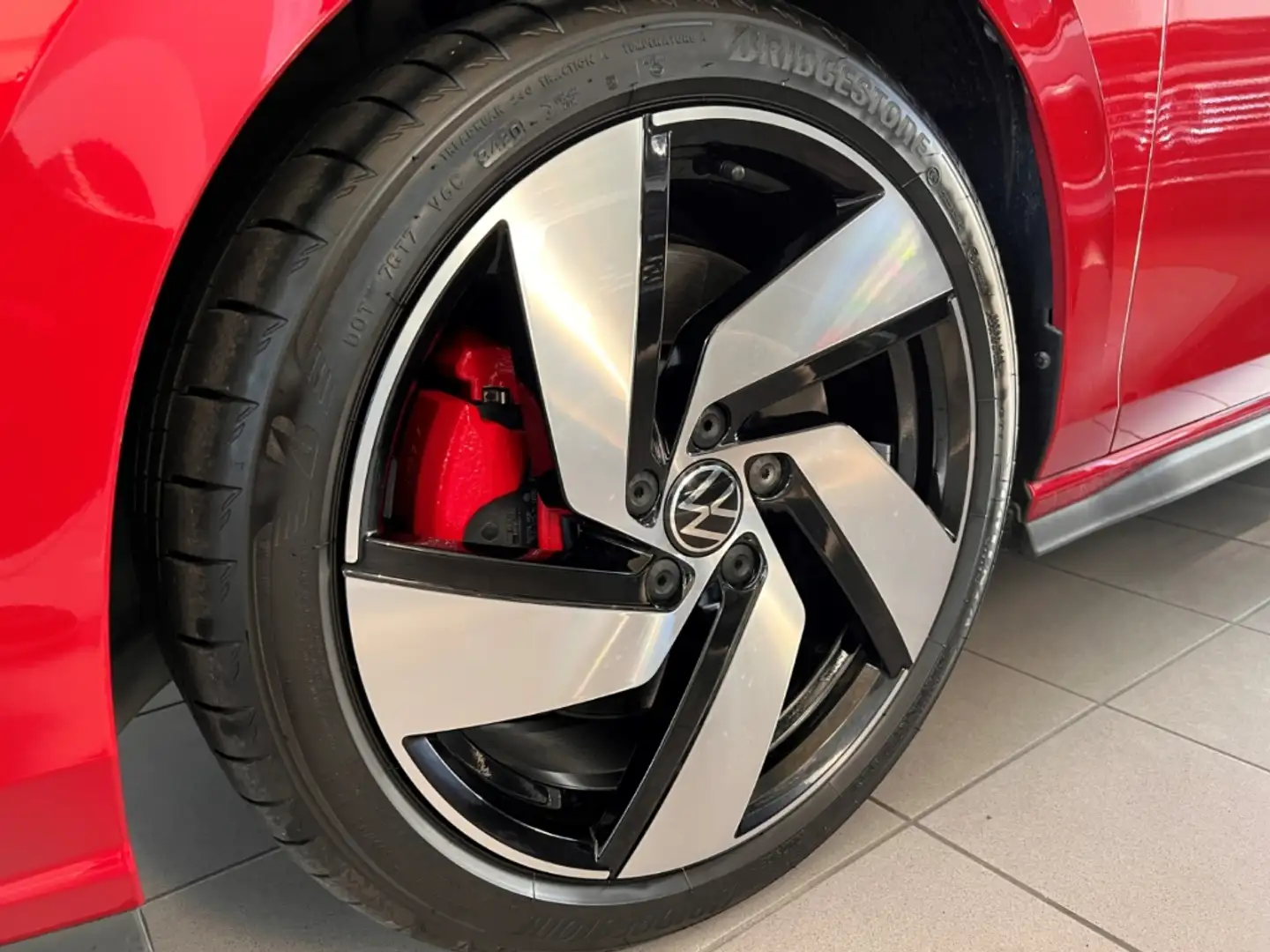 Volkswagen Golf GTI VIII 2.0 TSI LED Navi Keyless AD Dyn. Kurvenlicht Rot - 2