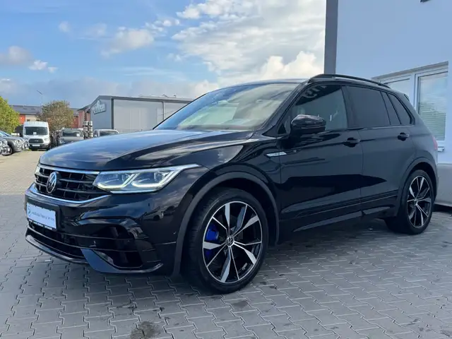 Volkswagen Tiguan view 3