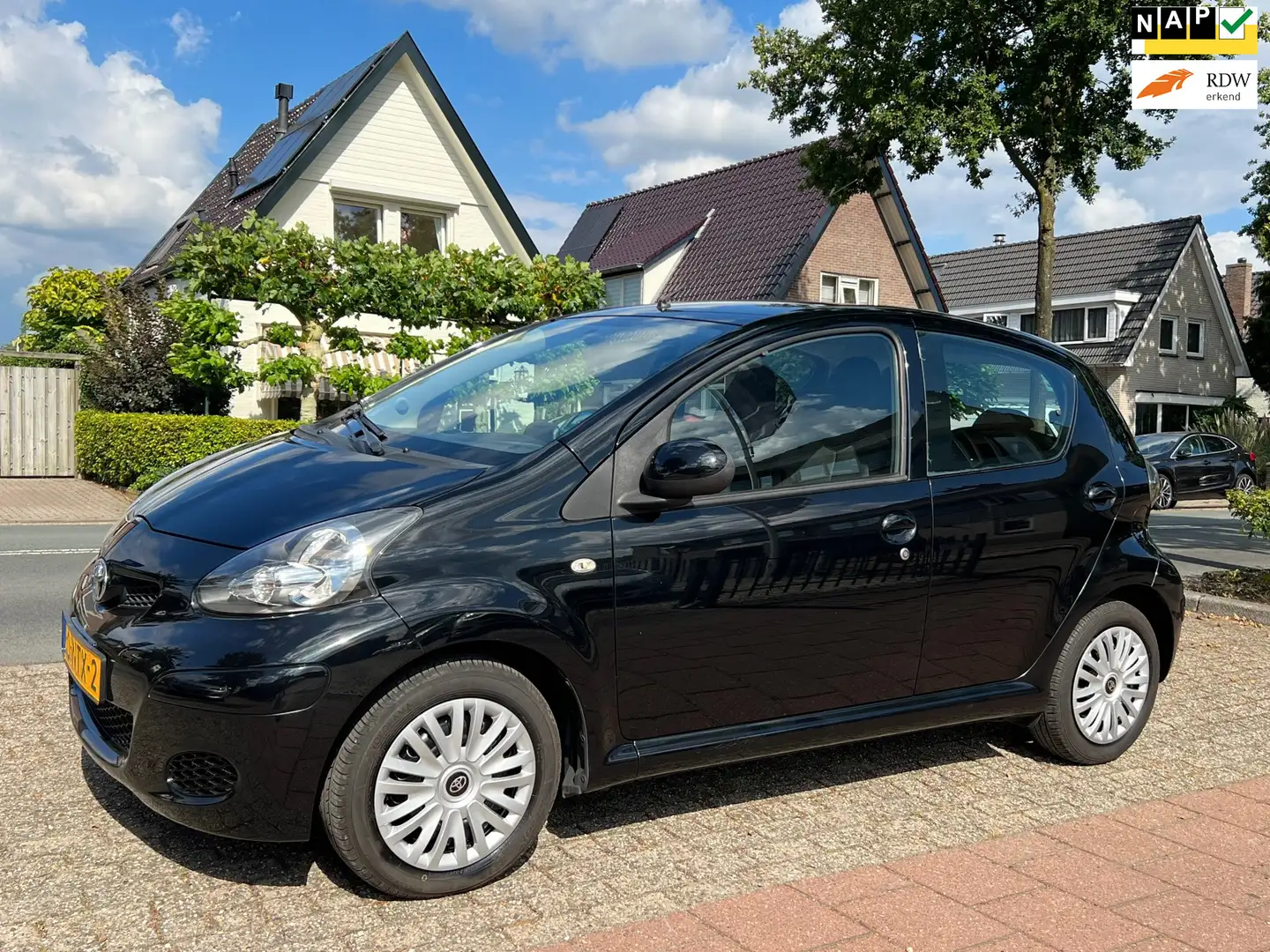 Toyota Aygo 1.0-12V Comfort Navigator APK T/M 11-2026 NL-NAP Zwart - 1