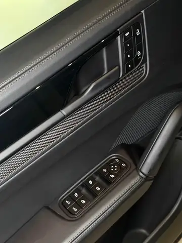 Porsche Cayenne view 10