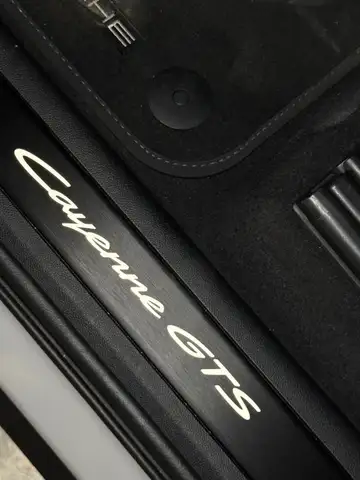 Porsche Cayenne view 11