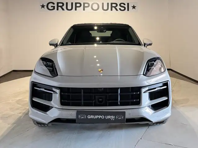 Porsche Cayenne view 5