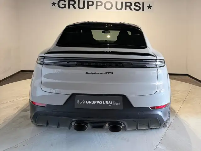 Porsche Cayenne view 6