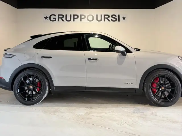 Porsche Cayenne view 7