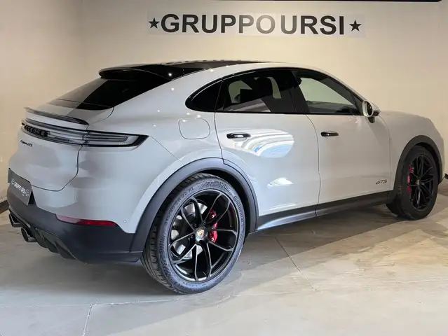 Porsche Cayenne view 4