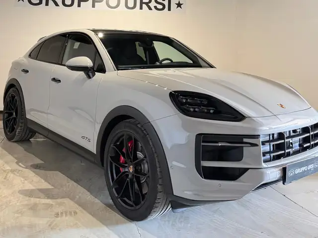 Porsche Cayenne view 2