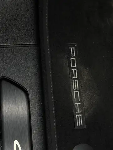 Porsche Cayenne view 12