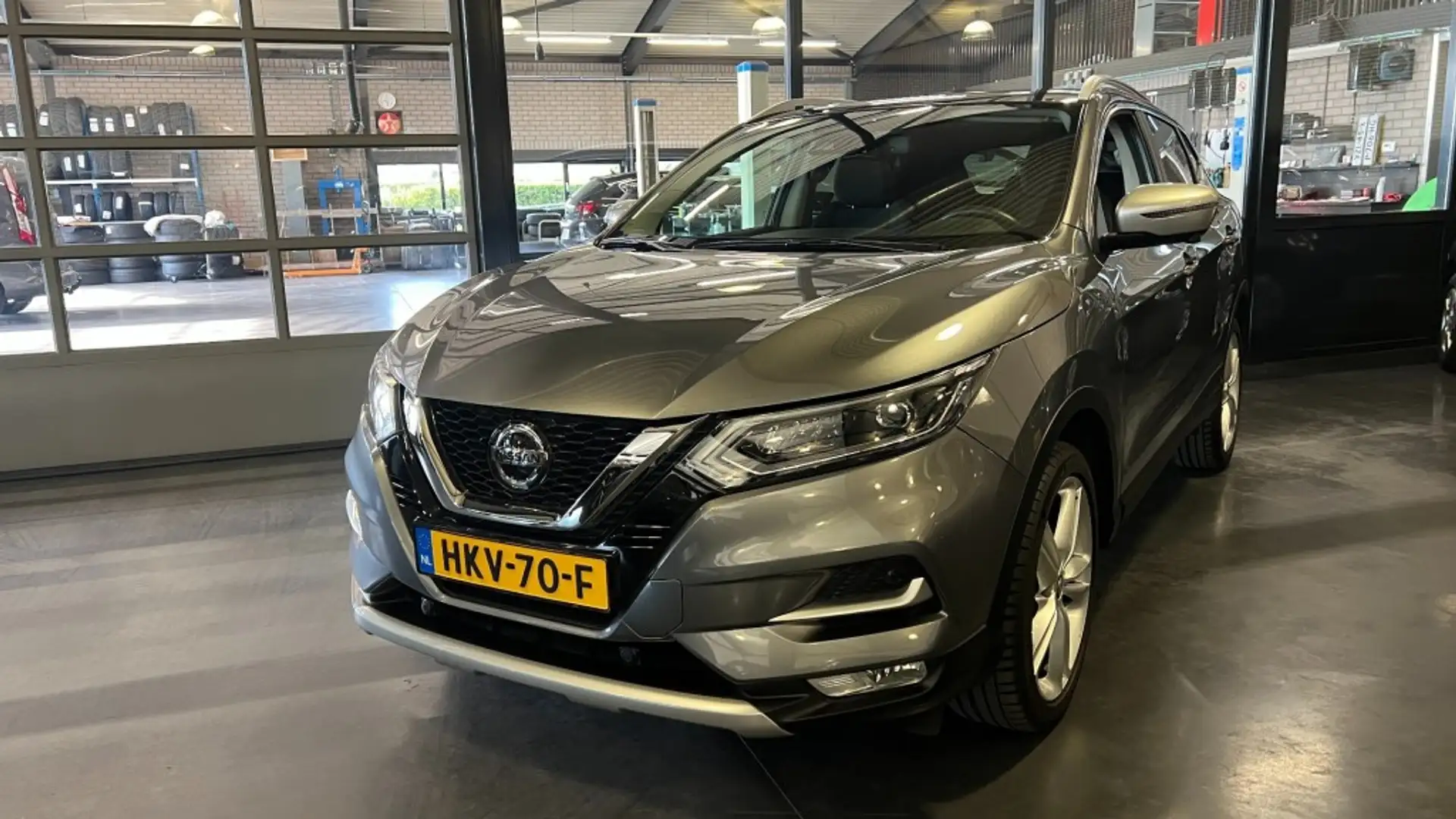 Nissan Qashqai 1.3 DIG-T N-MOTION Gris - 1