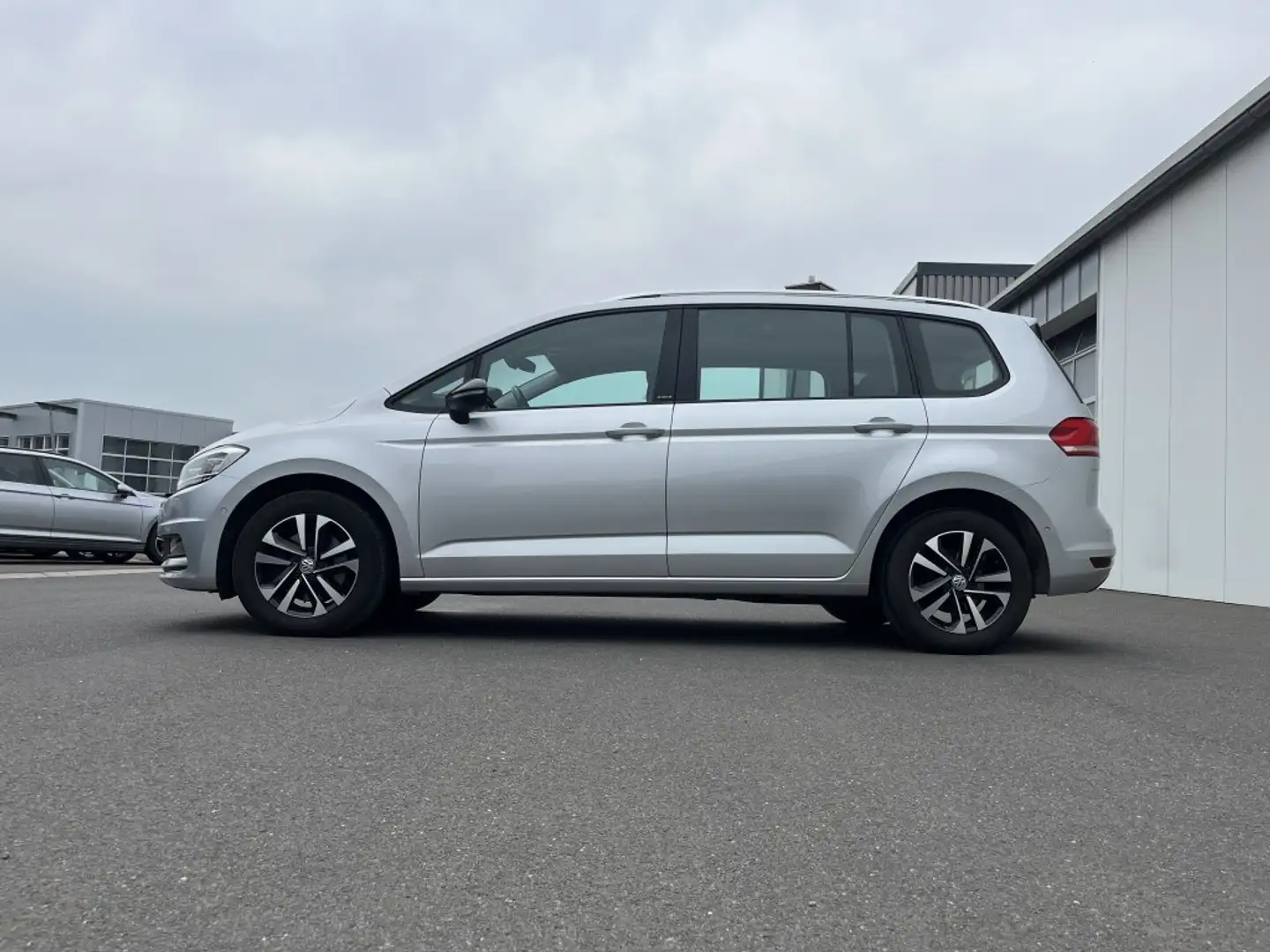 Volkswagen Touran 2.0 TDI DSG IQ. Drive AHK Navi ACC LED SHZ PDC Kli Silber - 2