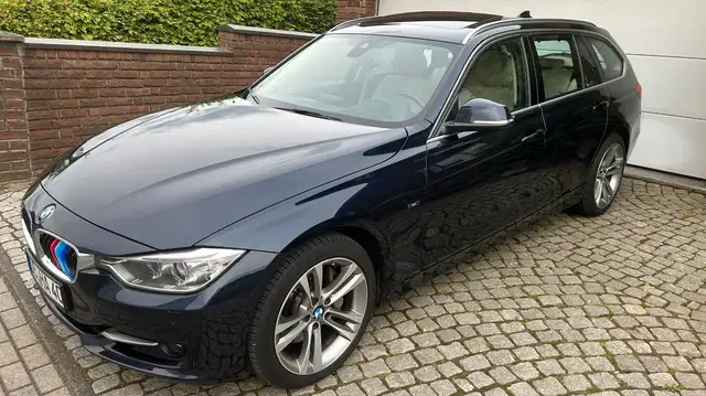 BMW 335 d x-Drive Touring /Panoramadach/Leder/Autom.