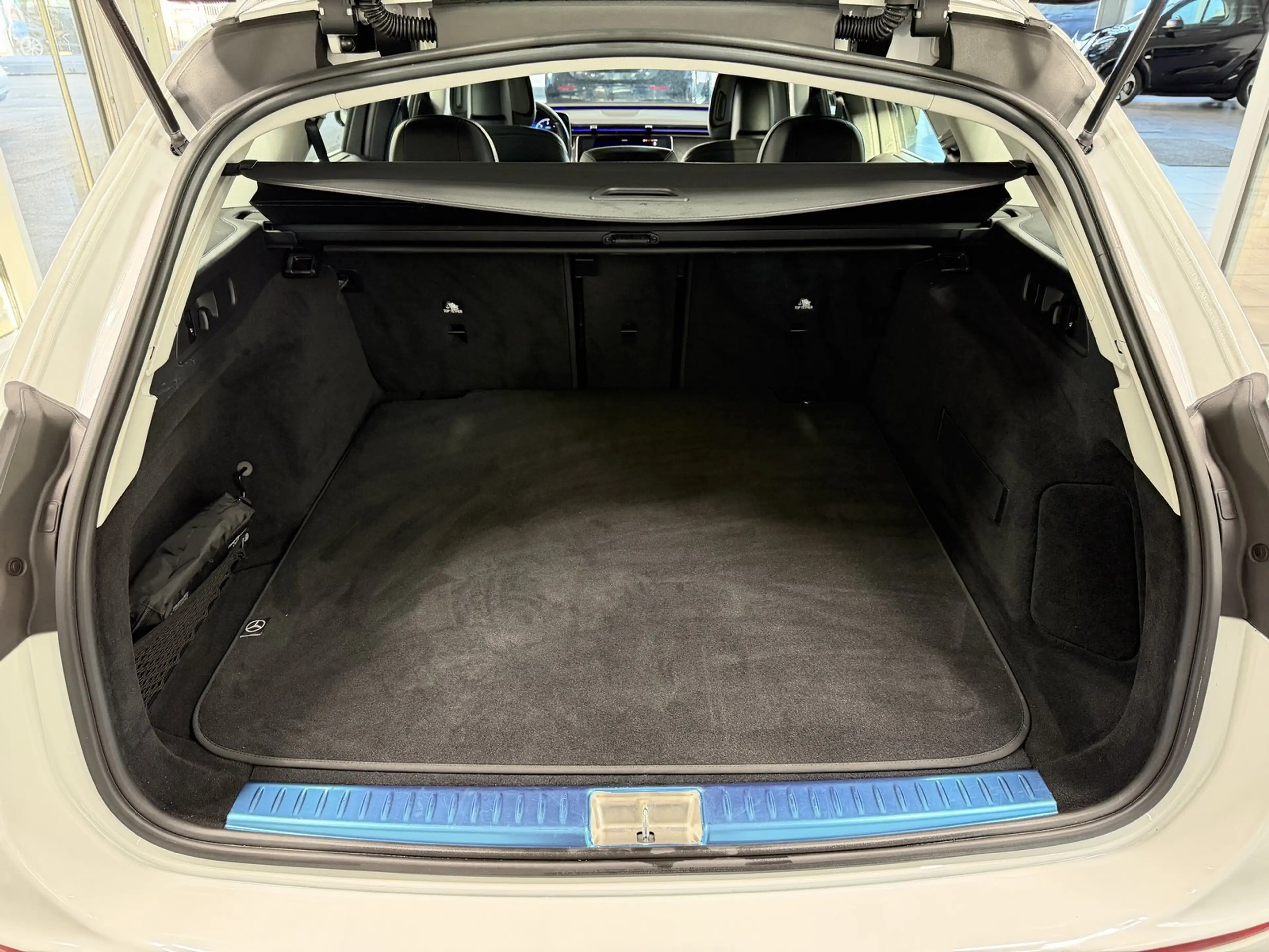 Mercedes-Benz E 220 d T Avantg STANDH AHK MEMORY+DIG.LIGHT+360° — photo 12