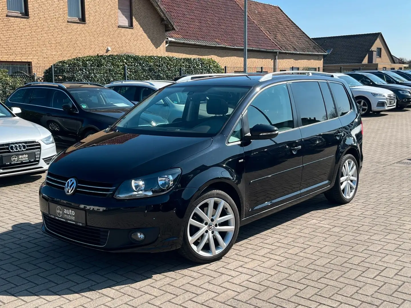 Volkswagen Touran 2.0 TDI DSG+TÜV neu+Scheckheft+Pano+Navi Noir - 1