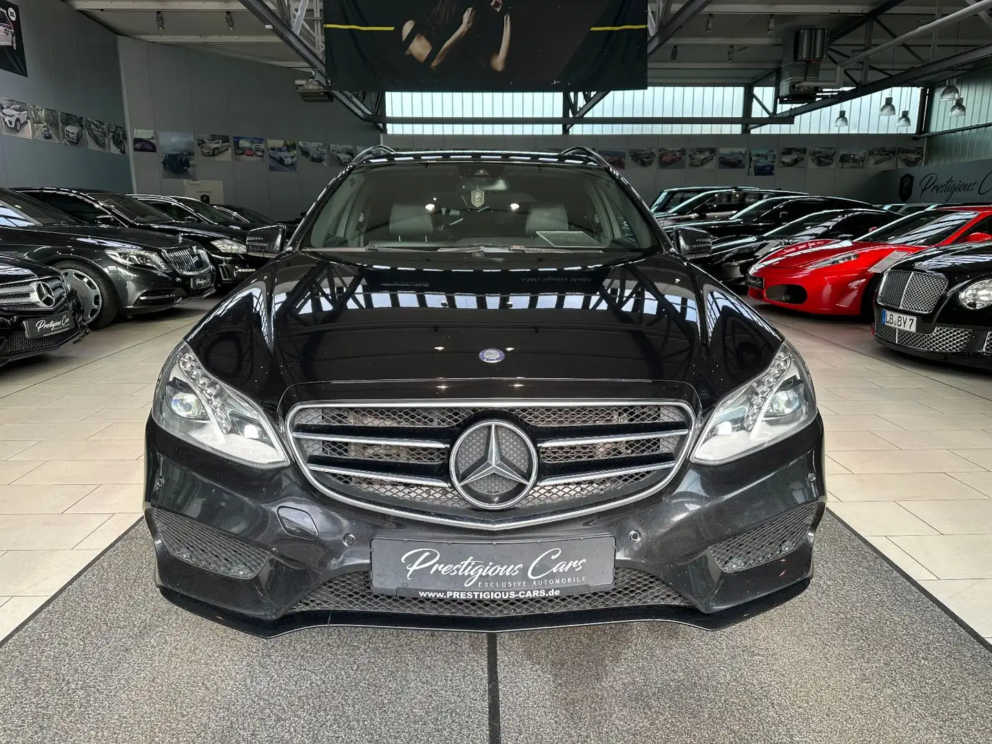 Mercedes-Benz E 200 BT Edition E AMG Styling LED GSD NAVI TEMP Schwarz - 1