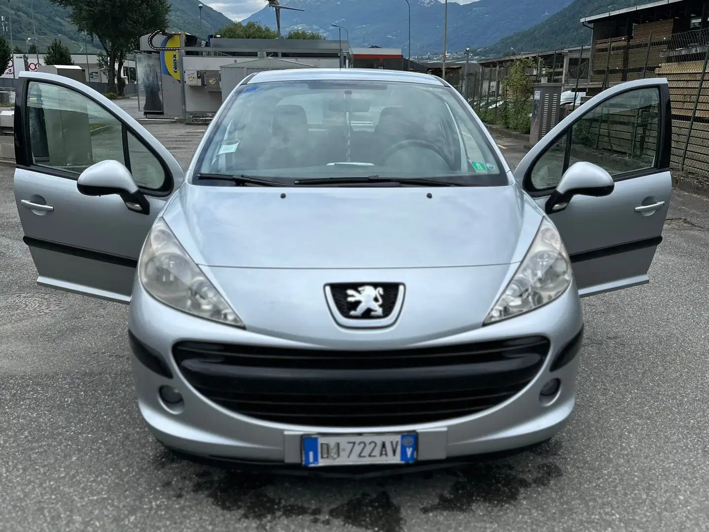 Peugeot 207 207 5p 1.4 hdi XT Argento - 2