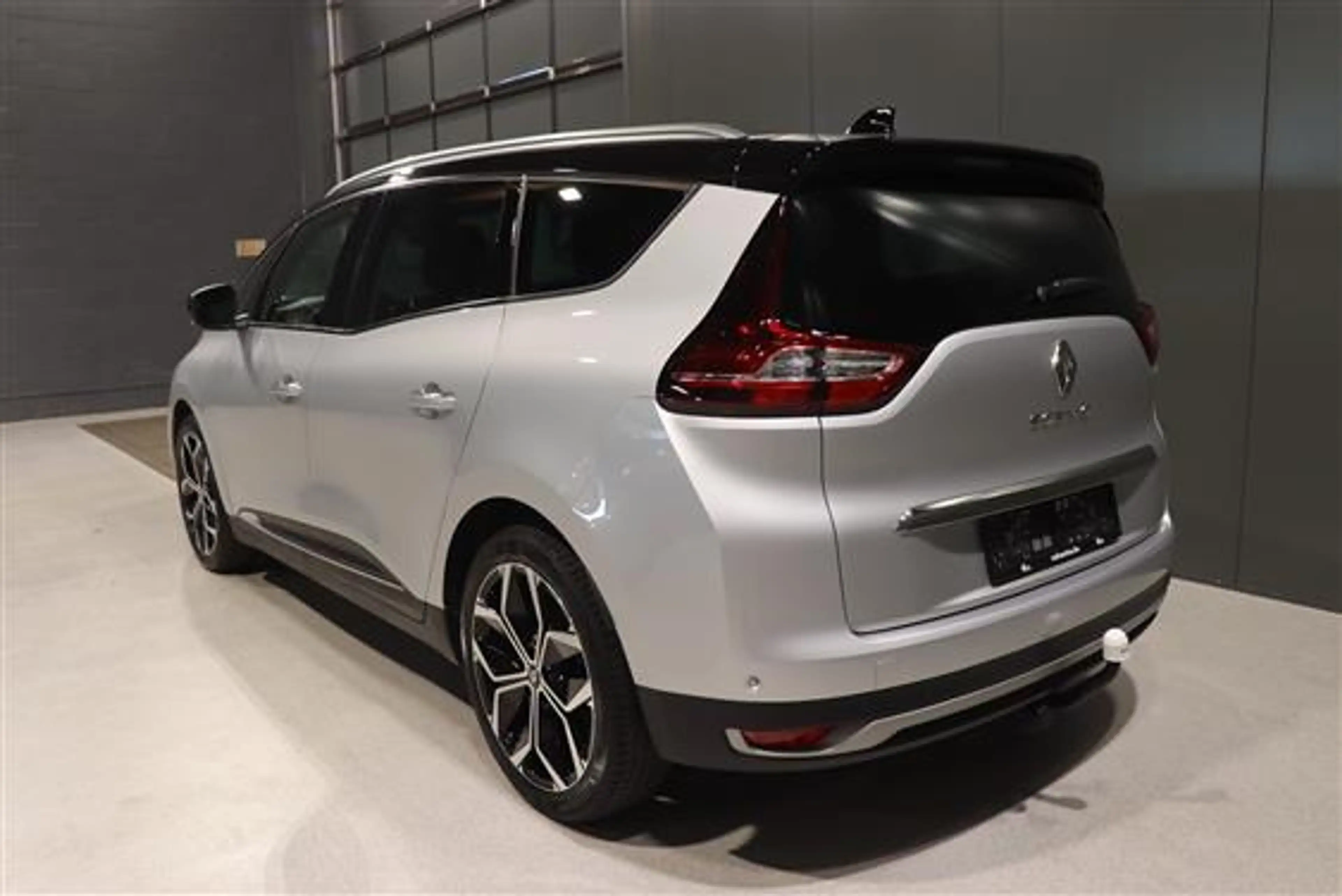 Renault Grand Scenic 1.33 TCE TECHNO EDC 7PL — photo 4
