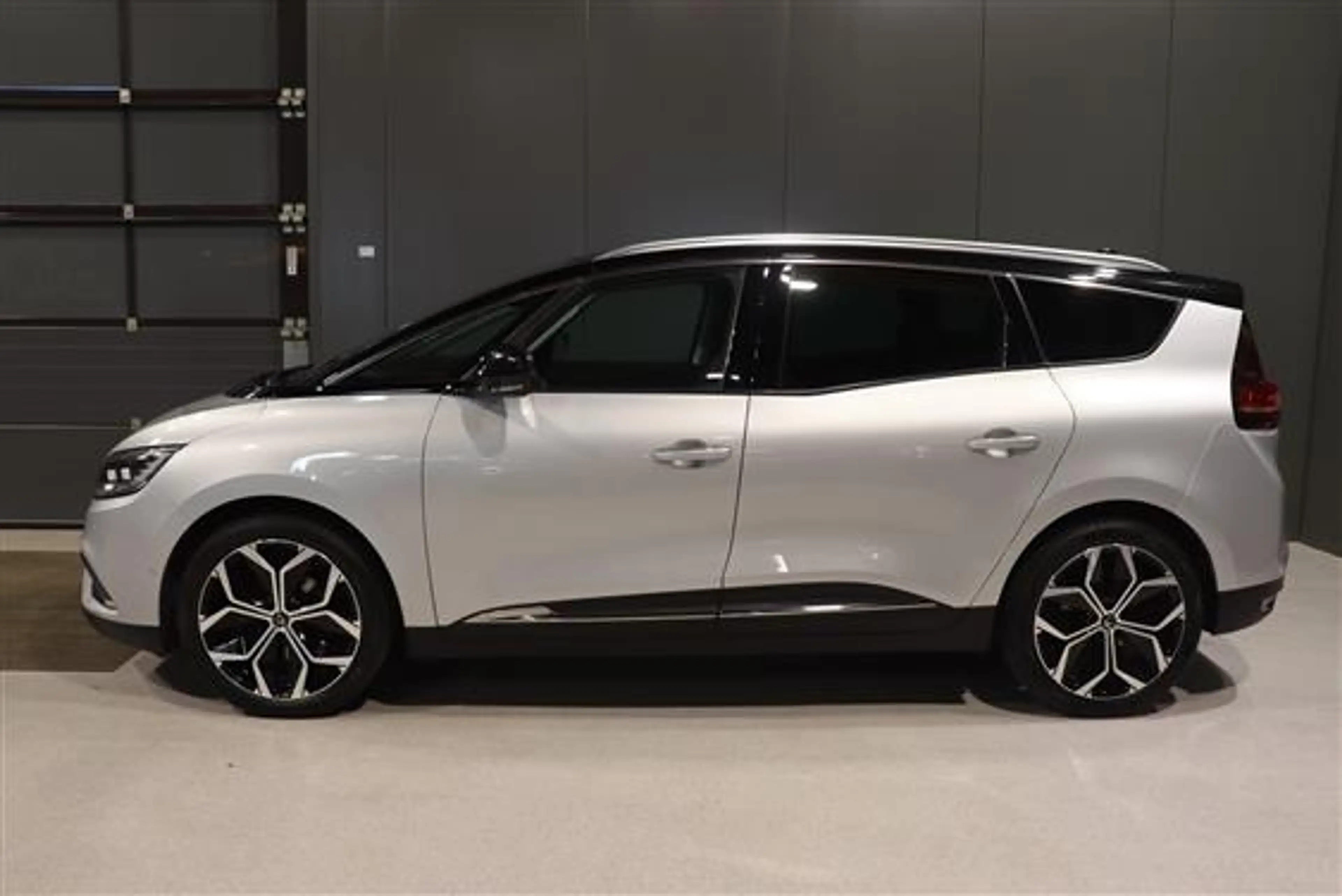 Renault Grand Scenic 1.33 TCE TECHNO EDC 7PL — photo 3