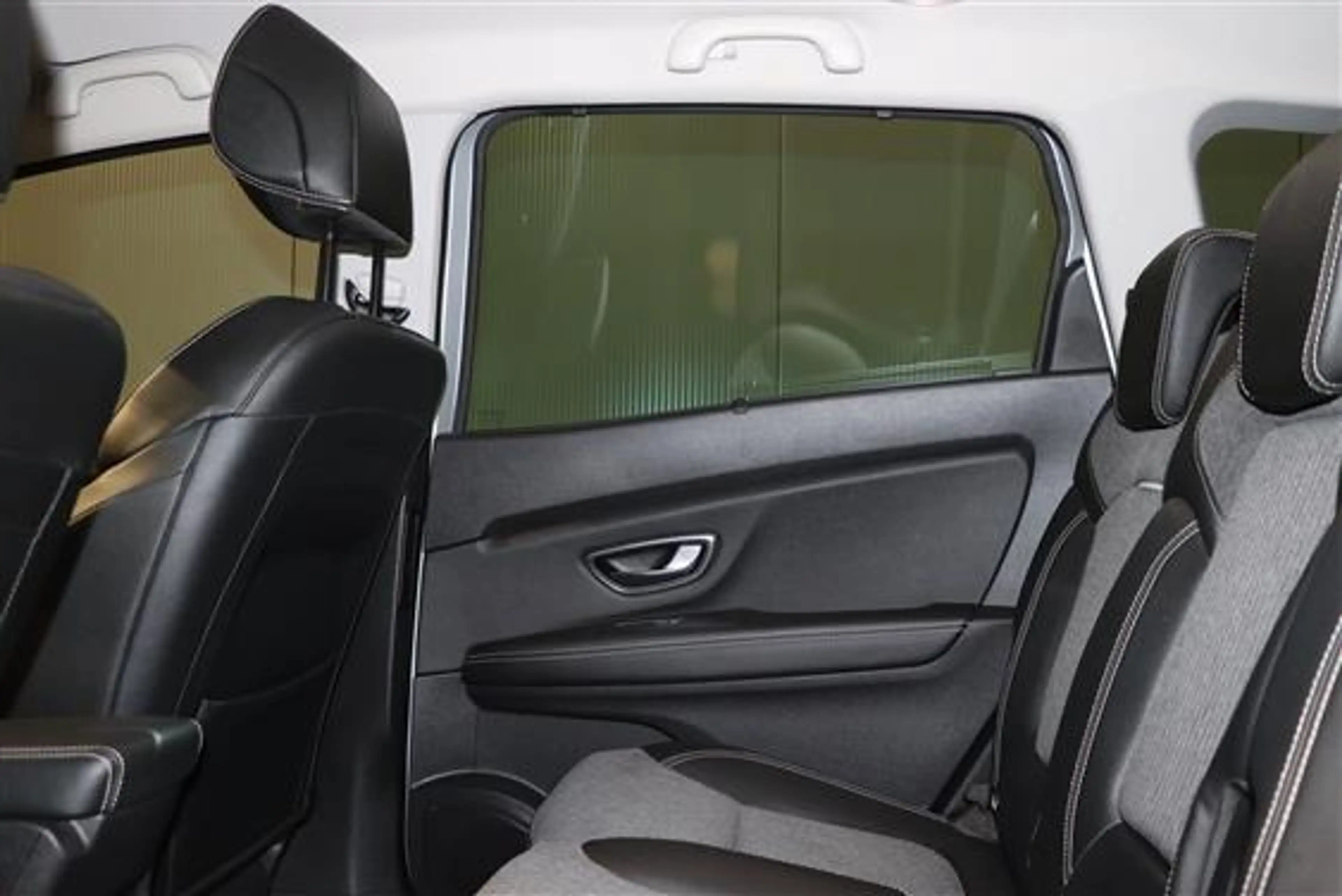 Renault Grand Scenic 1.33 TCE TECHNO EDC 7PL — photo 9