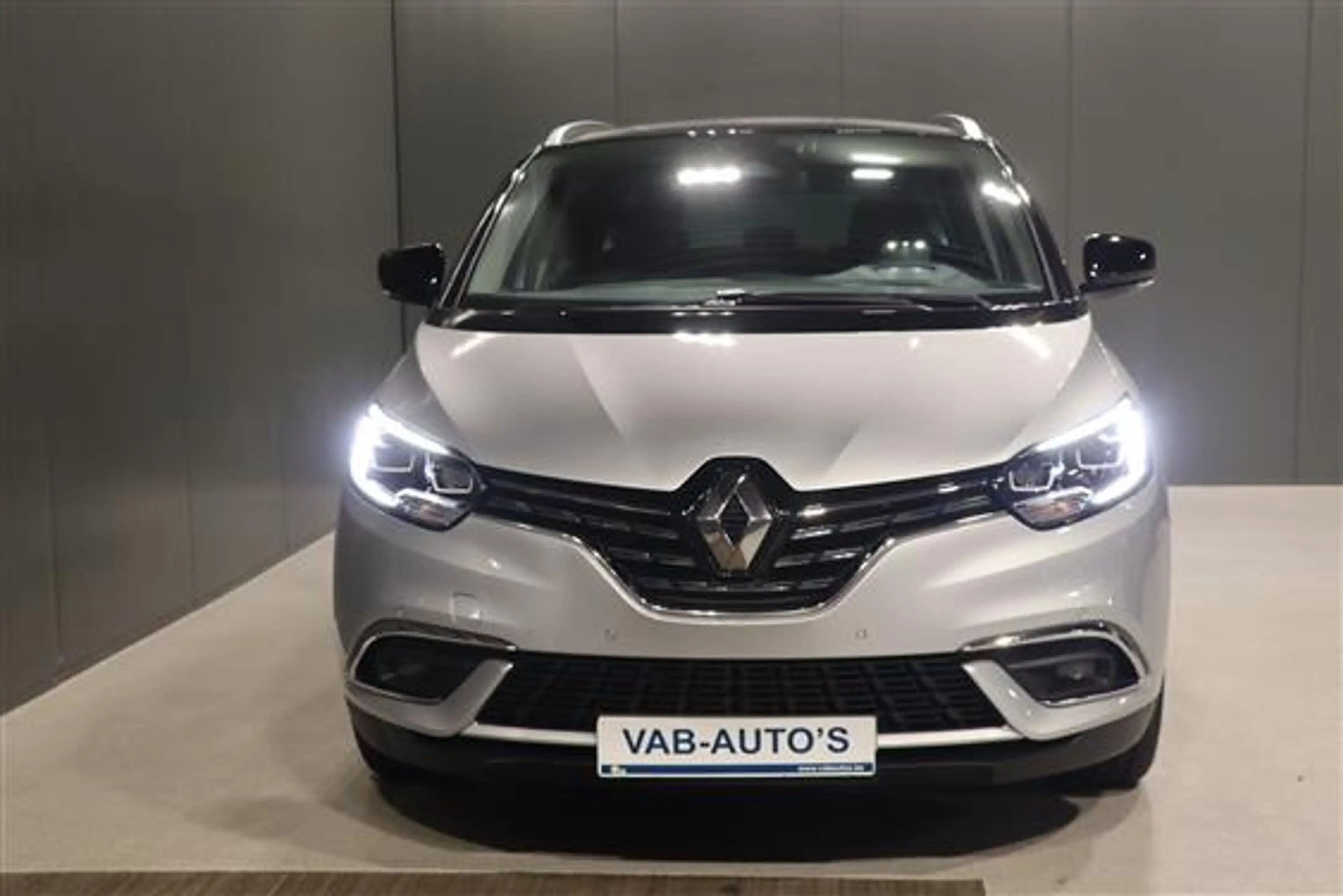 Renault Grand Scenic 1.33 TCE TECHNO EDC 7PL — photo 24