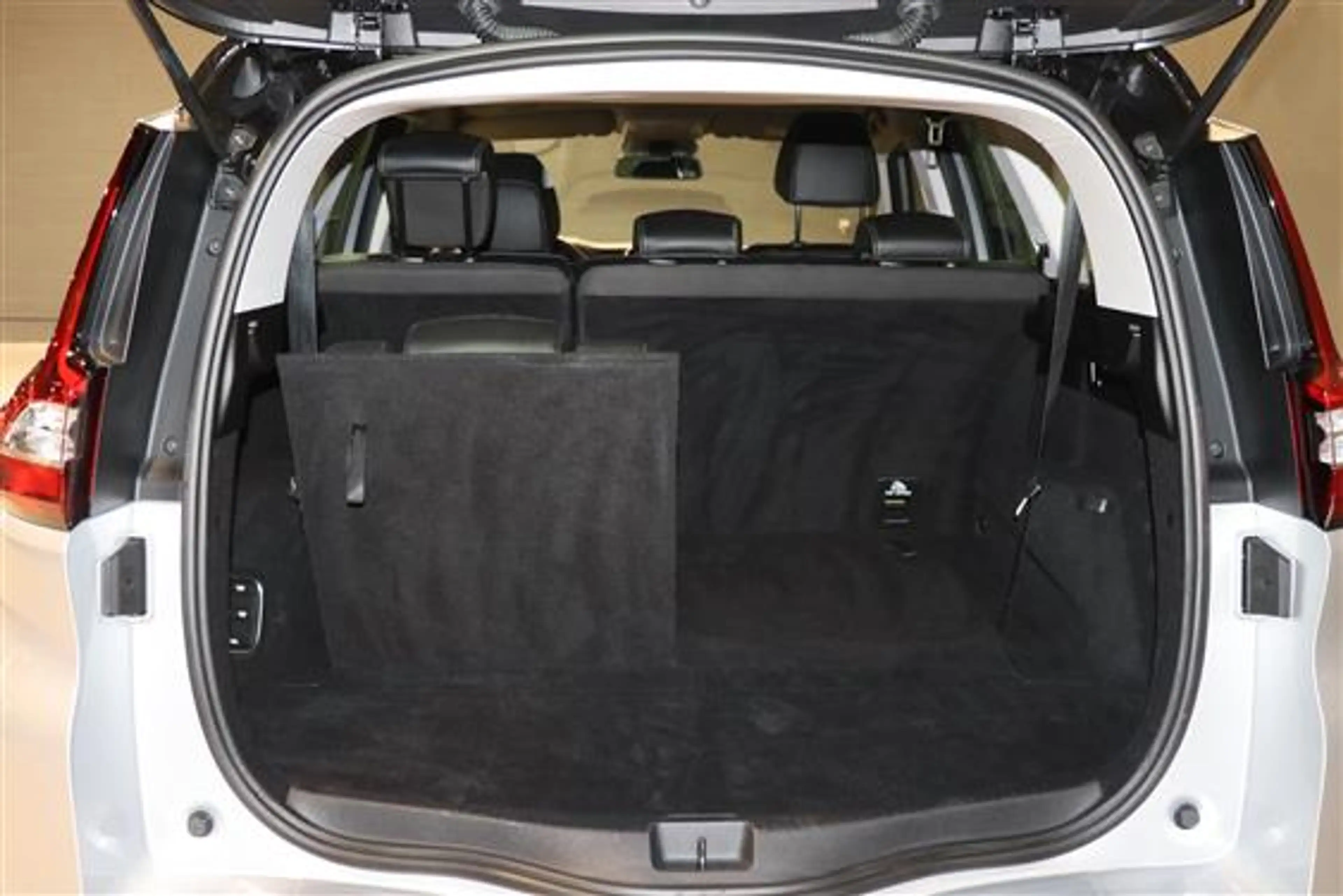 Renault Grand Scenic 1.33 TCE TECHNO EDC 7PL — photo 7