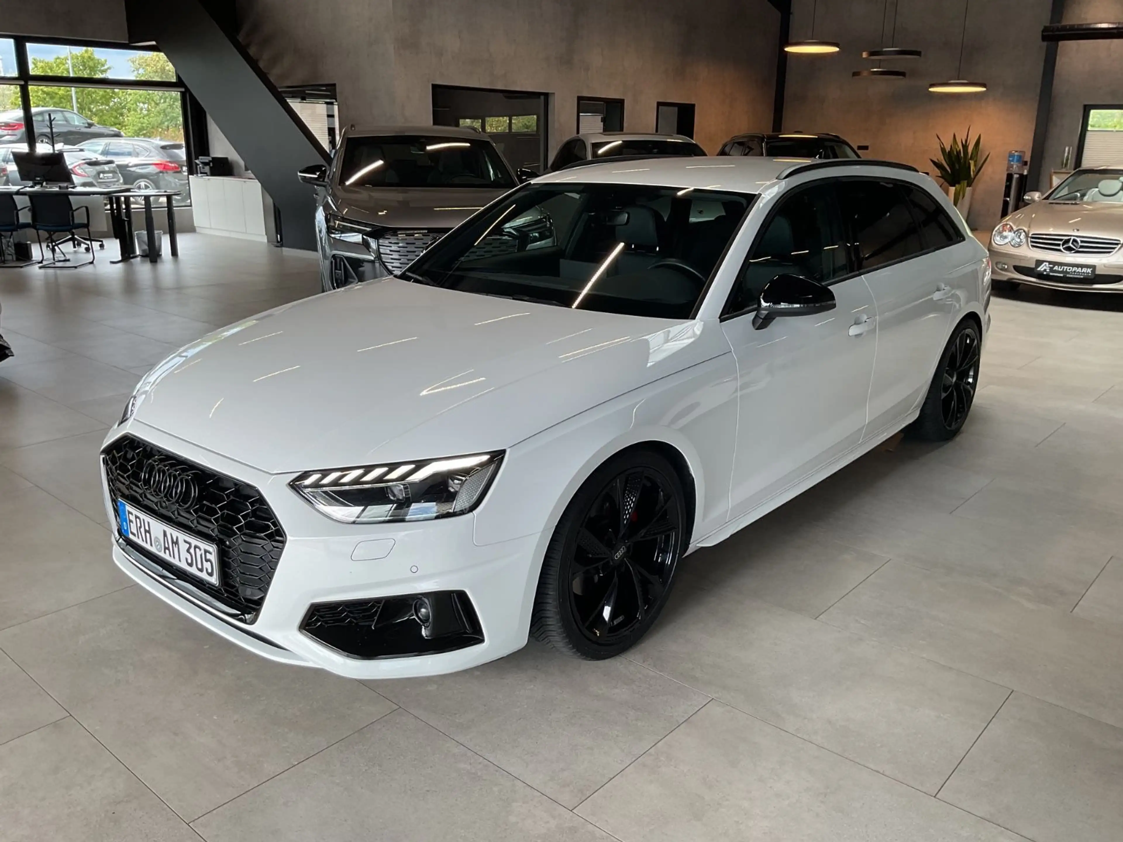 Audi A4 Av. TDI S line ACC AHK Leder Matrix Navi 19"