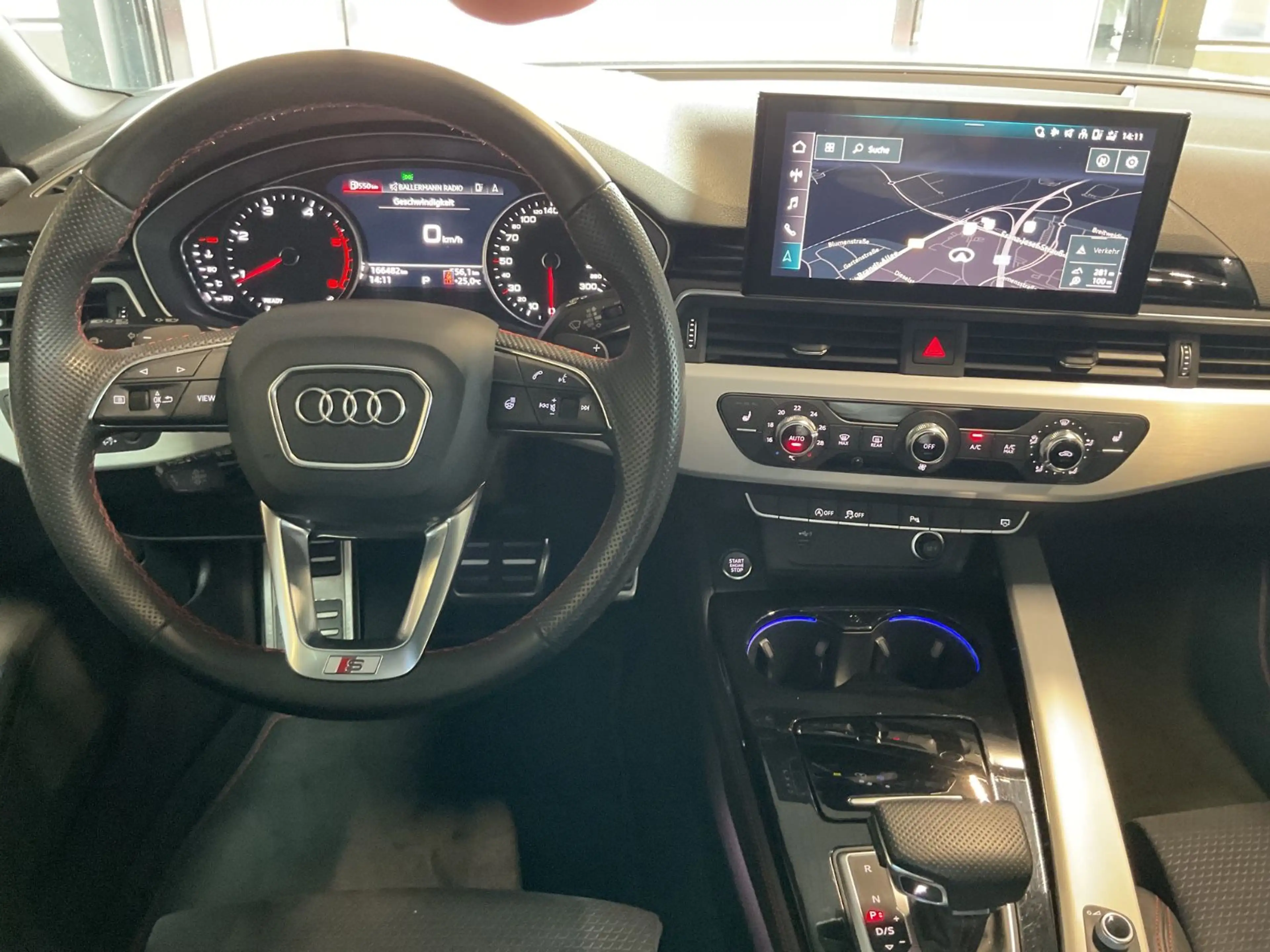 Audi A4 Av. TDI S line ACC AHK Leder Matrix Navi 19" — photo 11